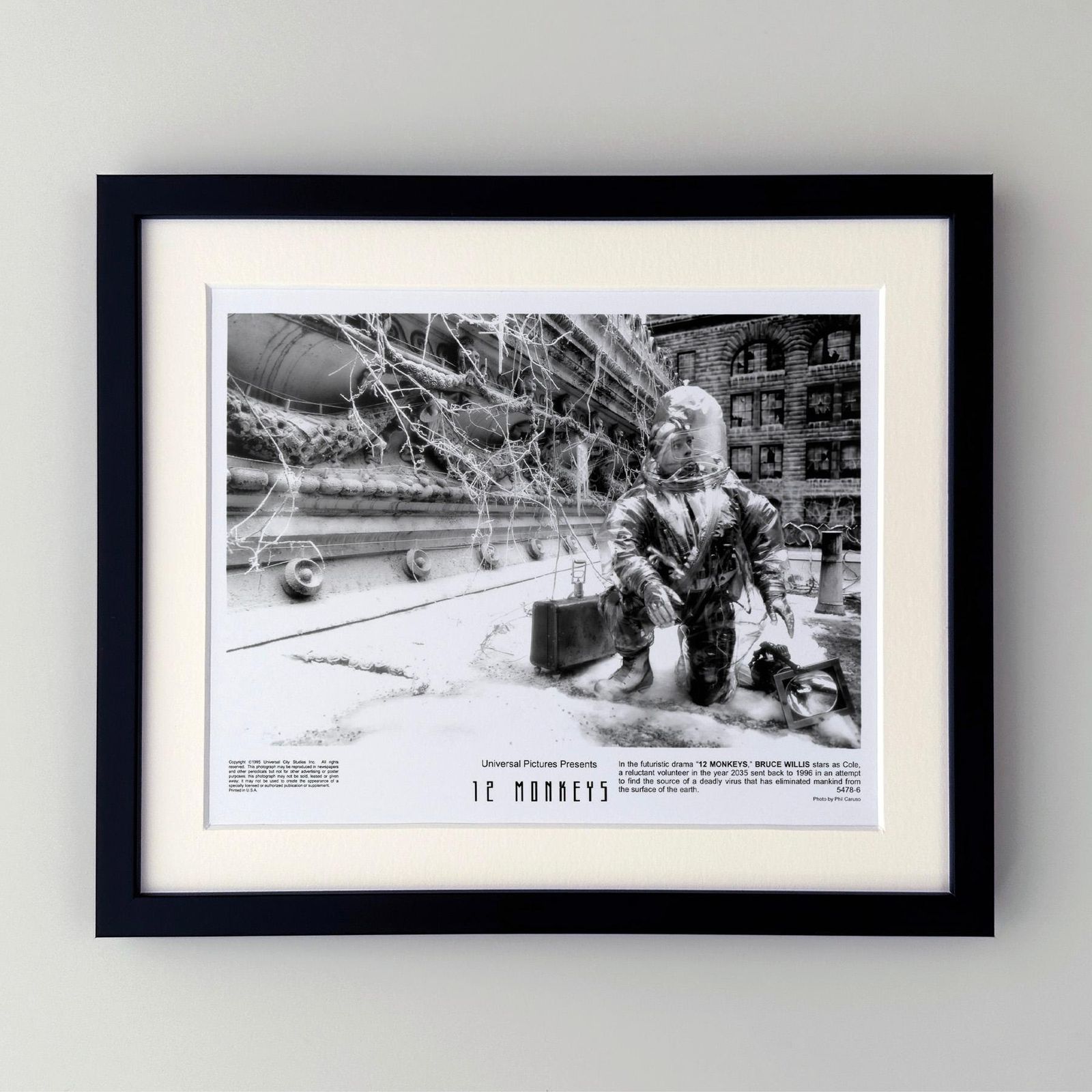 12 Monkeys 199 Framed Publicity Film Movie Still photo furniture