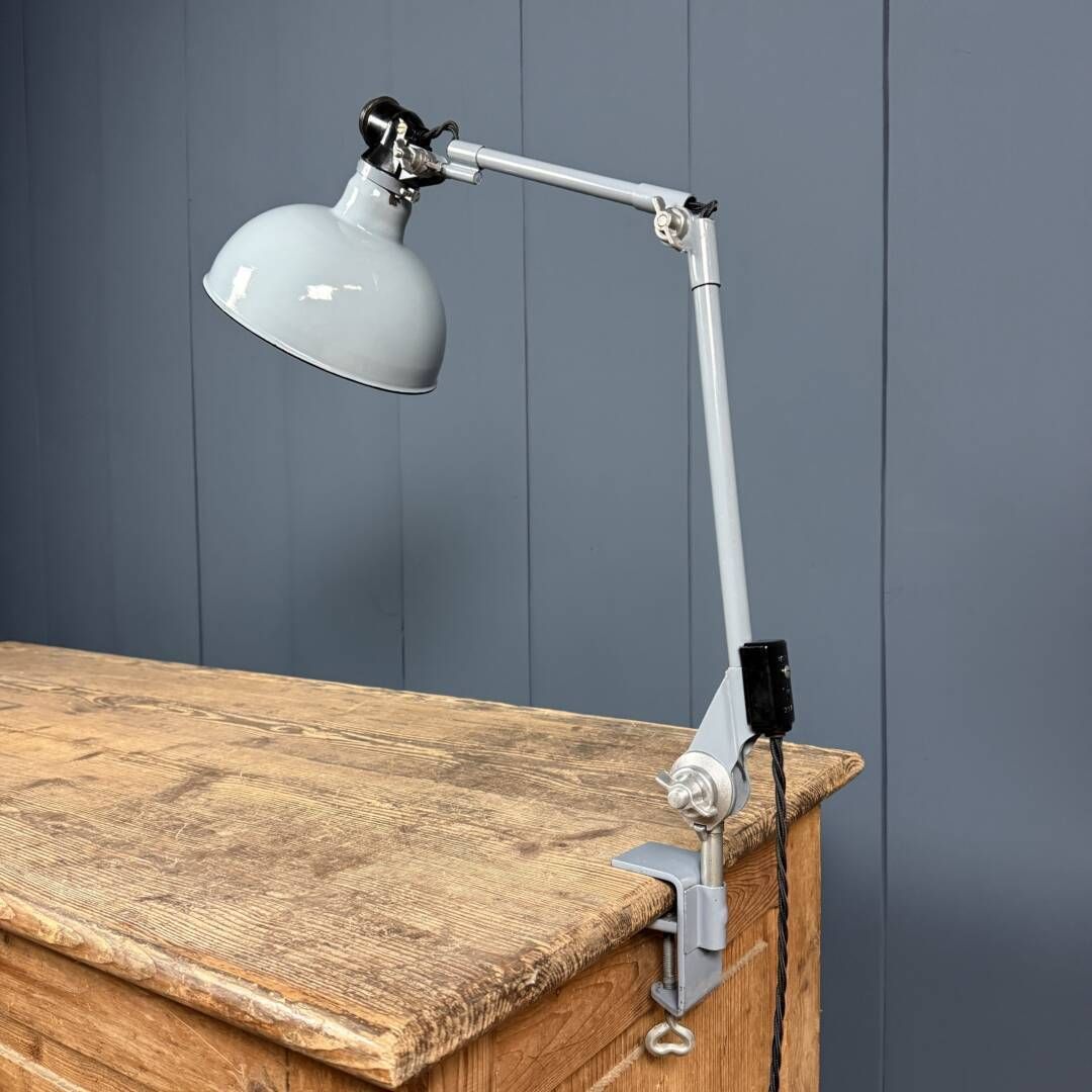 Lichtgrijze Rademacher Klemspot Met Grote Emaille Kap photo Verlichting