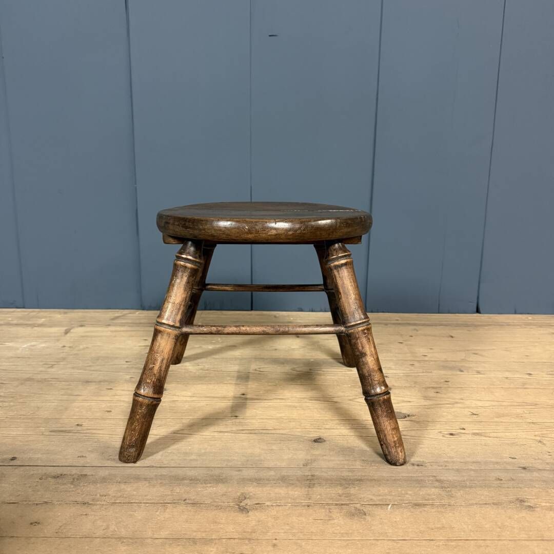 Kruk In Faux Bamboo Stijl Van Beukenhout photo vinterior