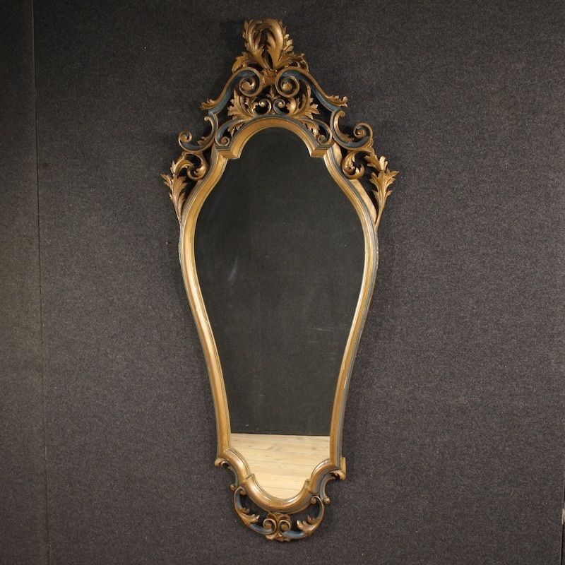 Miroir de style Louis XV laqué et doré, Italie, XXe siècle