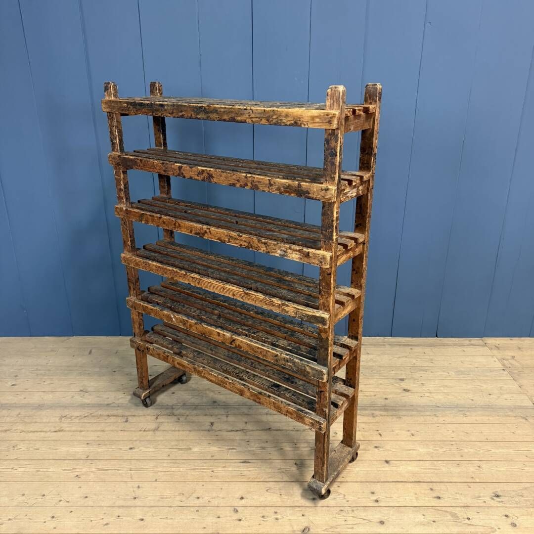 photo for sale Antiek Houten Rek Uit Een Schoenmakerswerkplaats