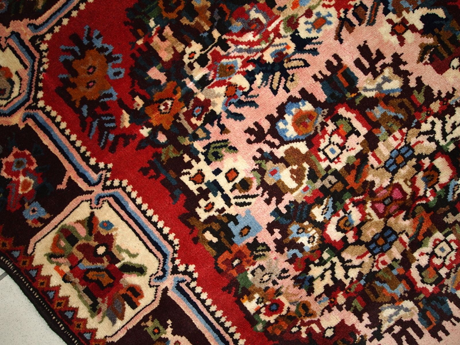 Handmade Vintage Floral Wool Rug — 114 × 152 Cm — 1970s photo 400.0