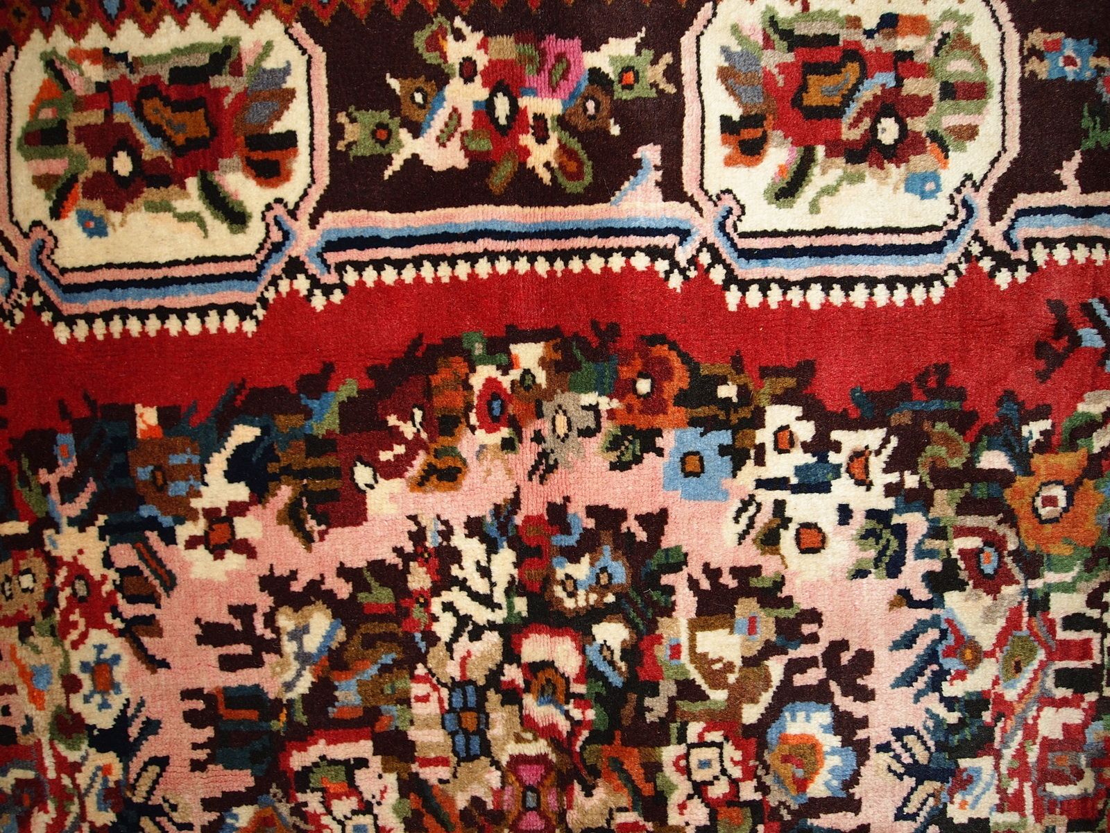 Handmade Vintage Floral Wool Rug — 114 × 152 Cm — 1970s photo vinterior