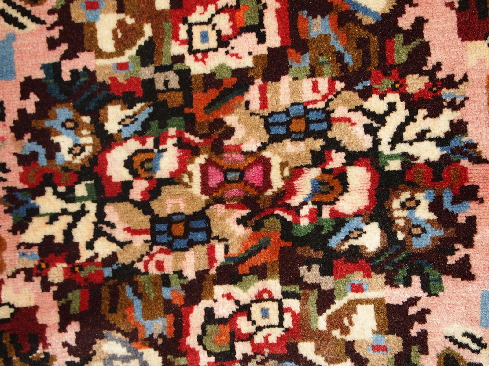 Handmade Vintage Floral Wool Rug — 114 × 152 Cm — 1970s photo vintage