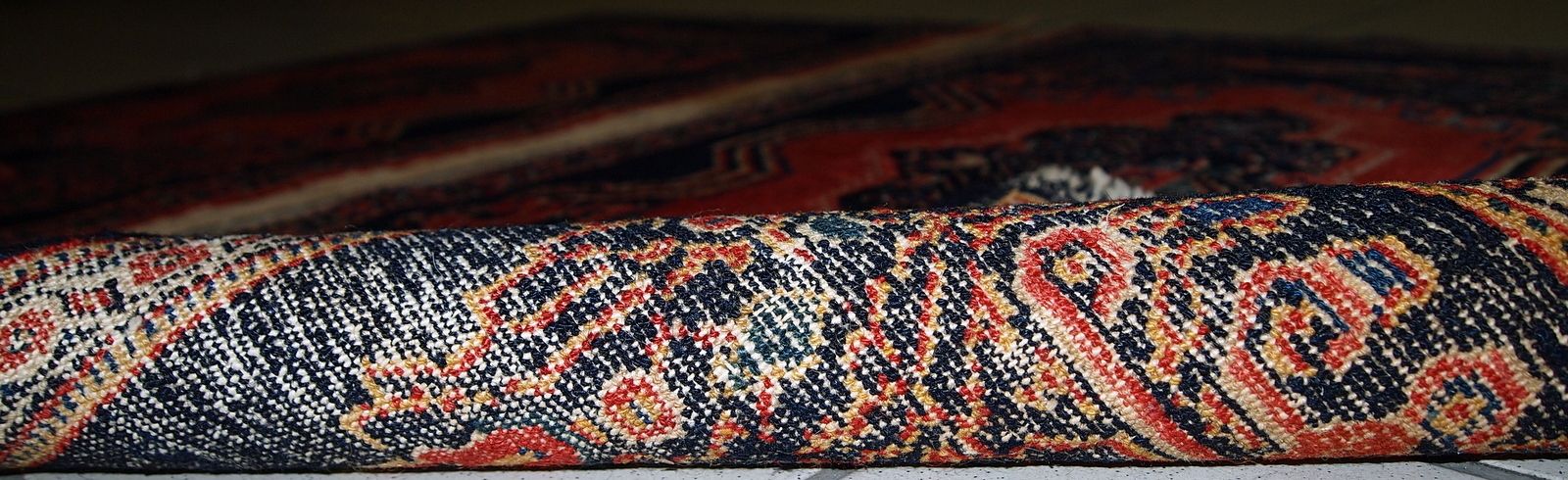 photo for sale Paire de tapis d'époque en laine fine, faits main - 52 × 80 cm chacun - vers 1900