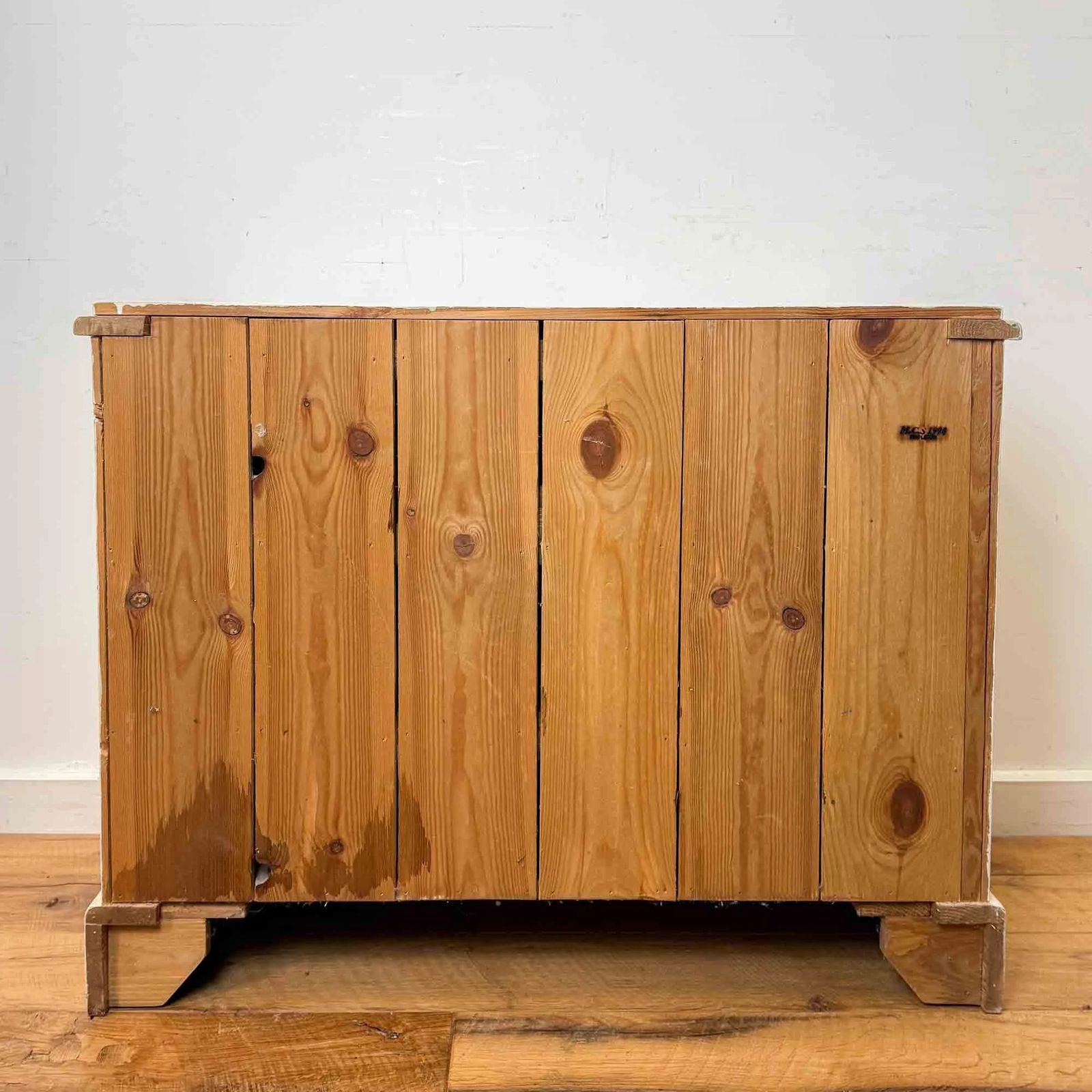 photo buy Vintage Painted Pine Chest Of Drawers With Leaf Decoration