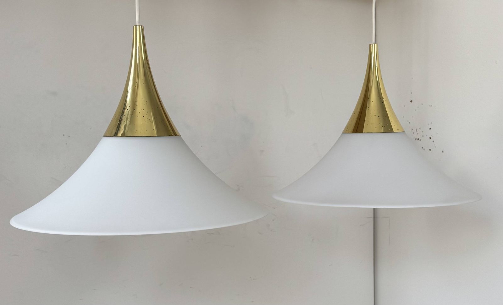 Xl Pair Of Vintage Pendants By Limburg, Brass And Opaline, Germany 1 photo vinterior