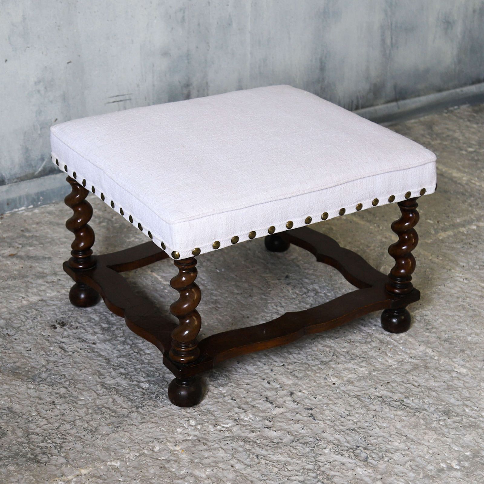 William & Mary Era Stool With Barley‑Sugar Legs & Oyster‑Veneered Stretcher C. 1795 photo Furniture