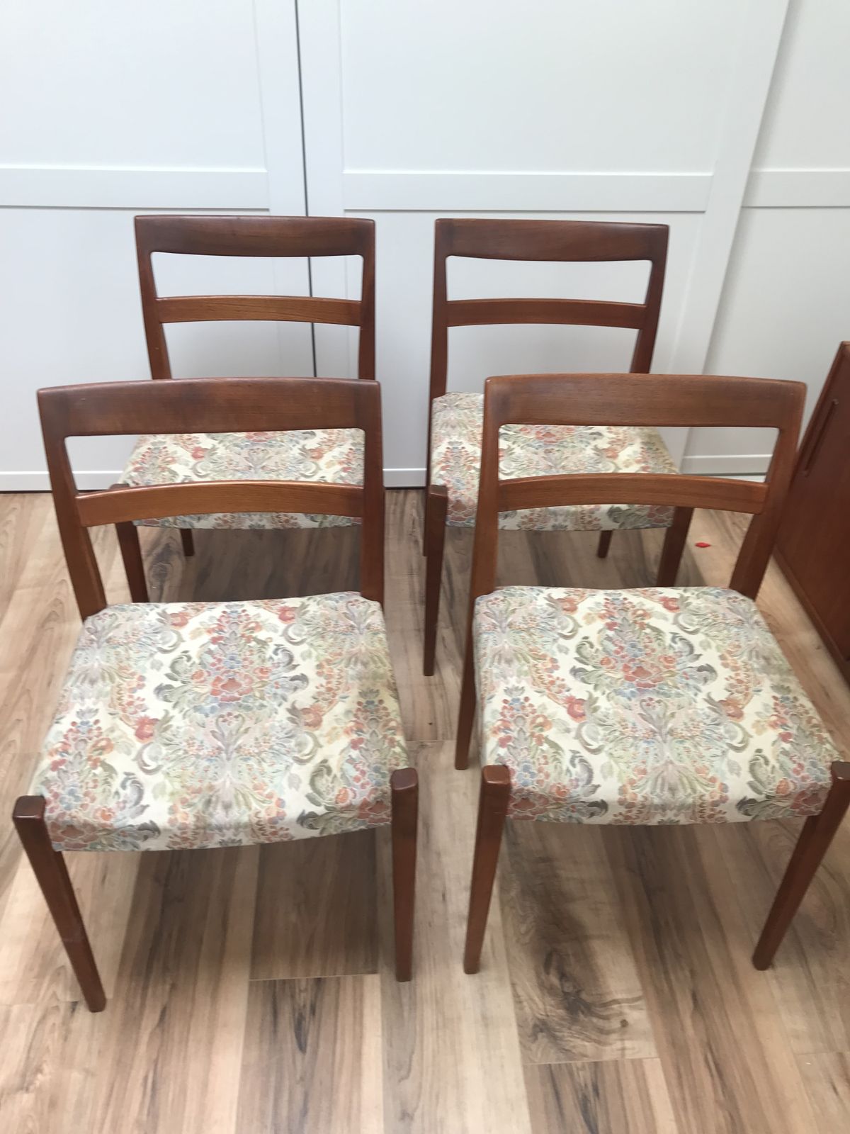 Mid Century Nils Jonsson Extendable Teak Dining Table And 4 Chairs photo 1750.0