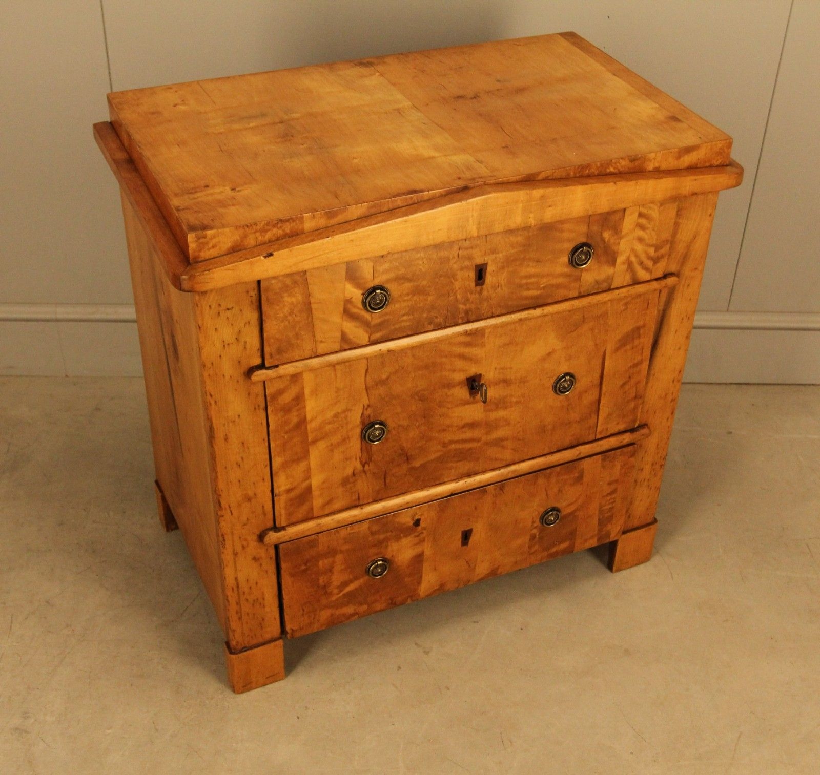 Refined 19th Century Swedish Chest Of Drawers In Birch photo vinterior