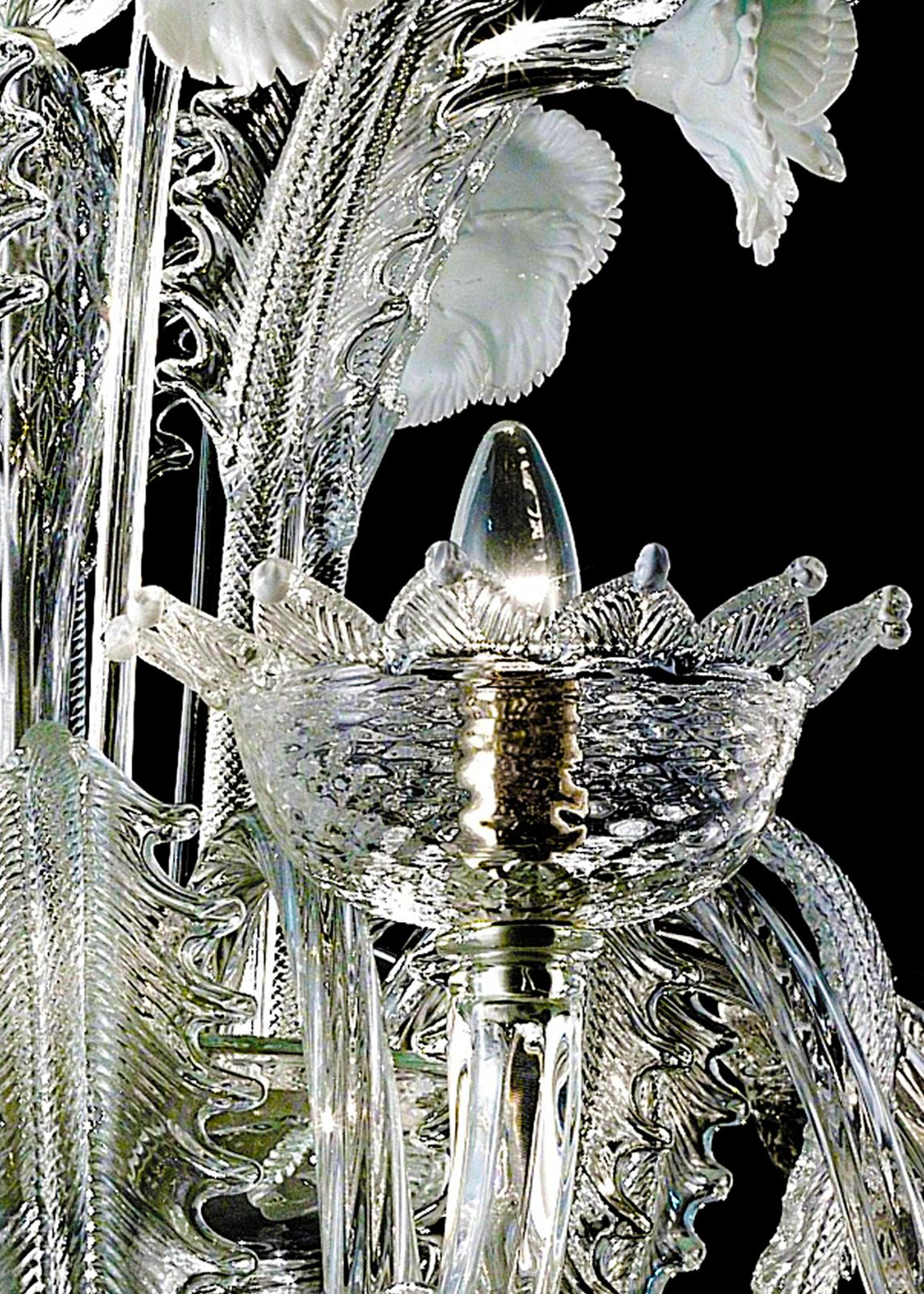 Venetian Romantic Floral Transparent And White Murano Glass Chandelier photo vinterior