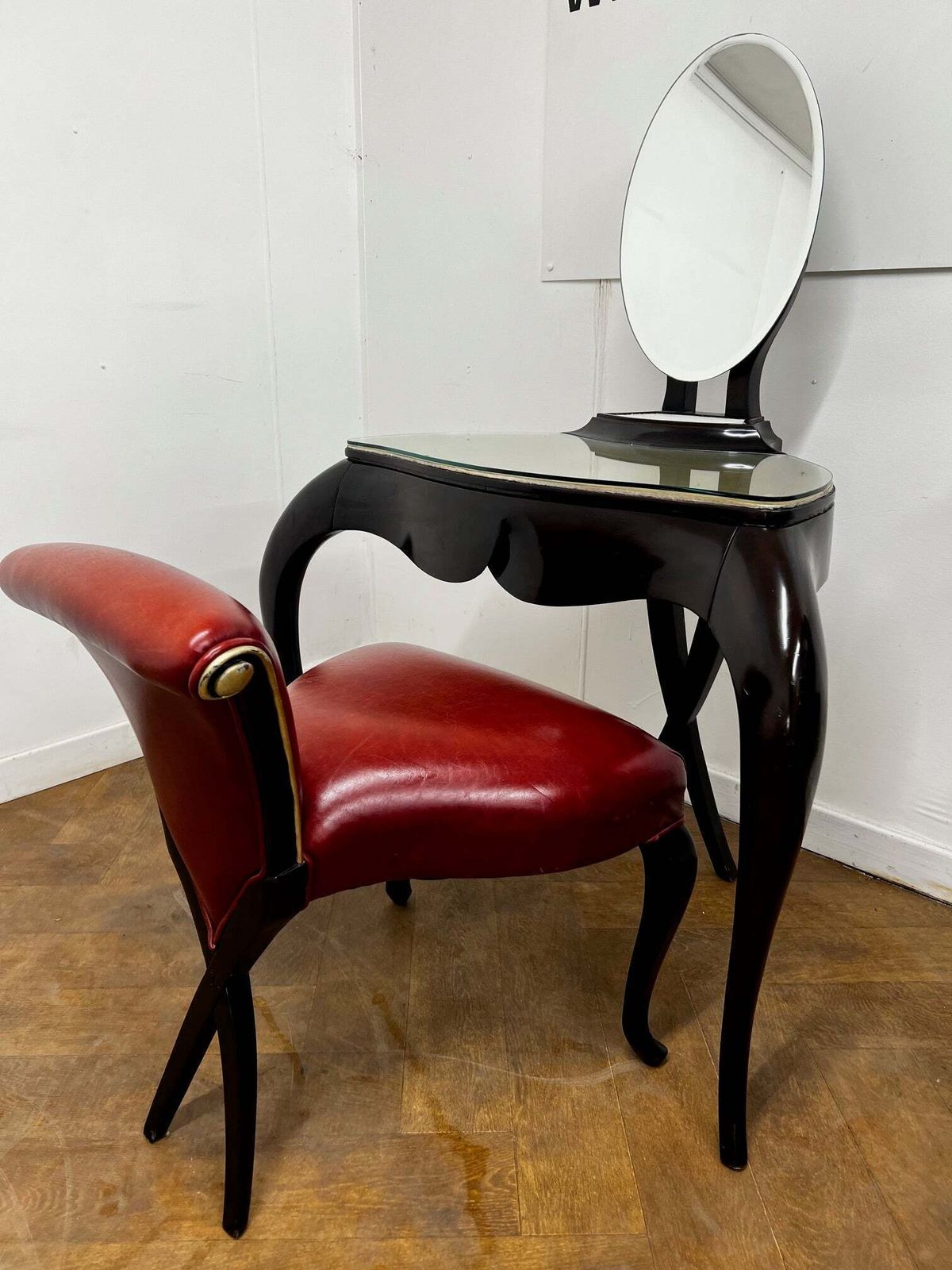 photo buy Christopher Guy "Vanity Fair I" Dressing Table In Hand Carved Mahogany And Matching "Vanity Fair" Red Leather Mahogany Chair