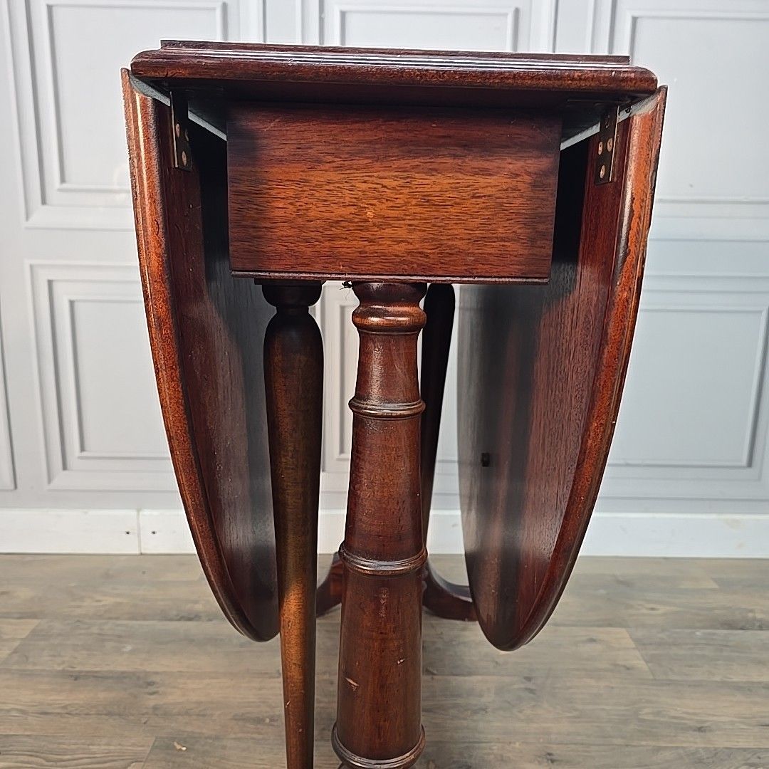Antique Style Dining Table Mahogany Drop Leaf Oval Inlaid Gate Leg Vintage photo vintage