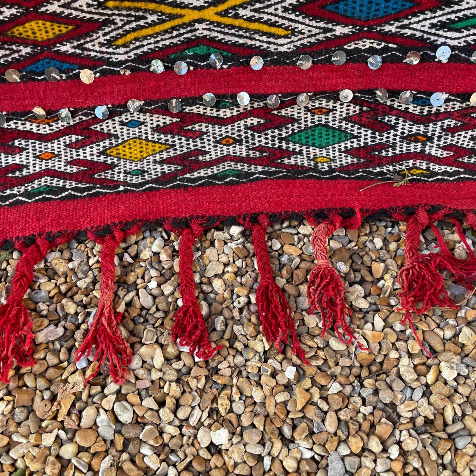 photo vinterior Large Red Kilim Rug With Sequins Handmade Wool Tribal Moroccan Floor Carpet Tribal Handwoven Geometric Pattern Tasselled End Wall Hanging
