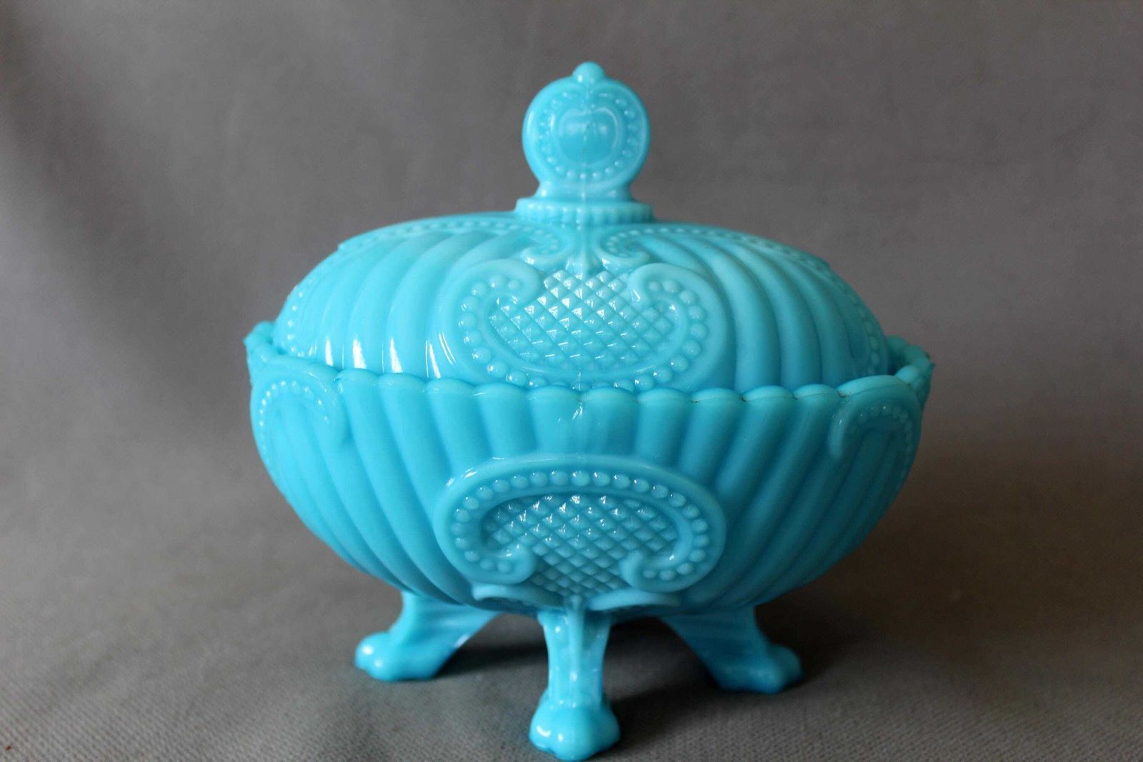 photo for sale Antiek Frans Blauw Opaline Voetstuk Schaal, In De Stijl Van Portieux Vallerysthal, Melkglas, Babyblauw Opaline, Schaal Op Voetjes, Persglas, Kleine Chip