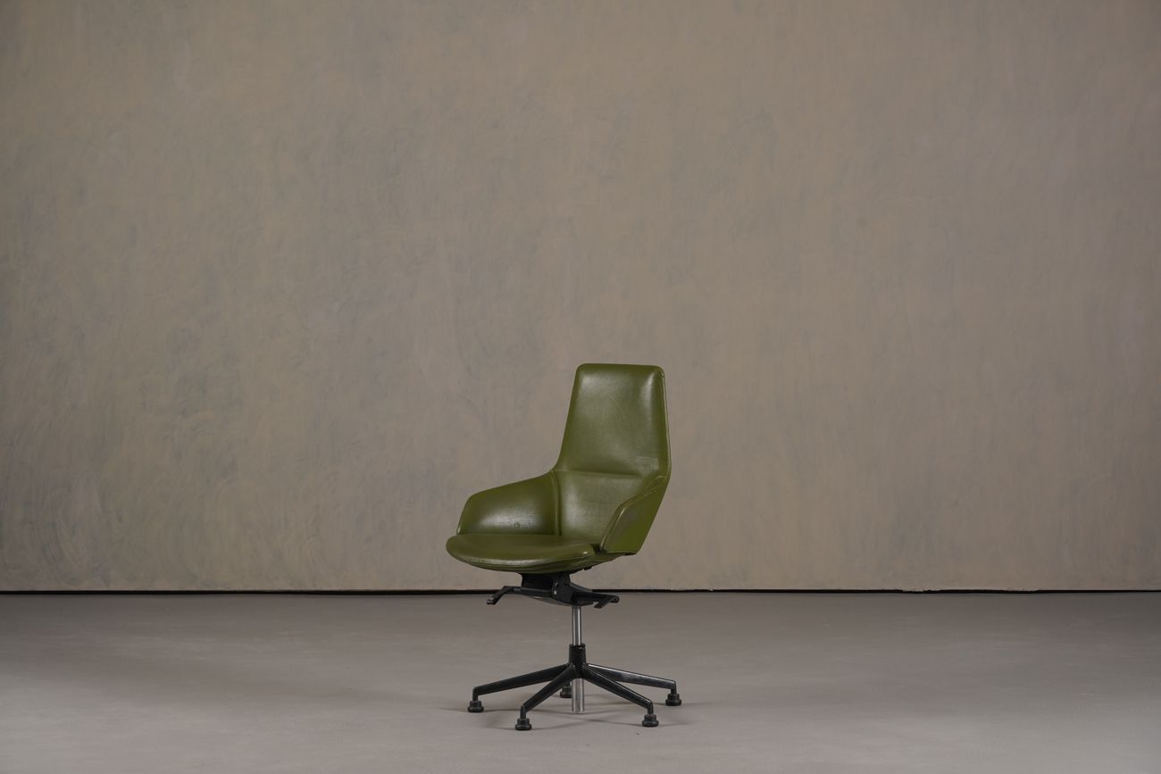 Leather Aston Office Chair By Arper, Italy 2000’s photo vintage