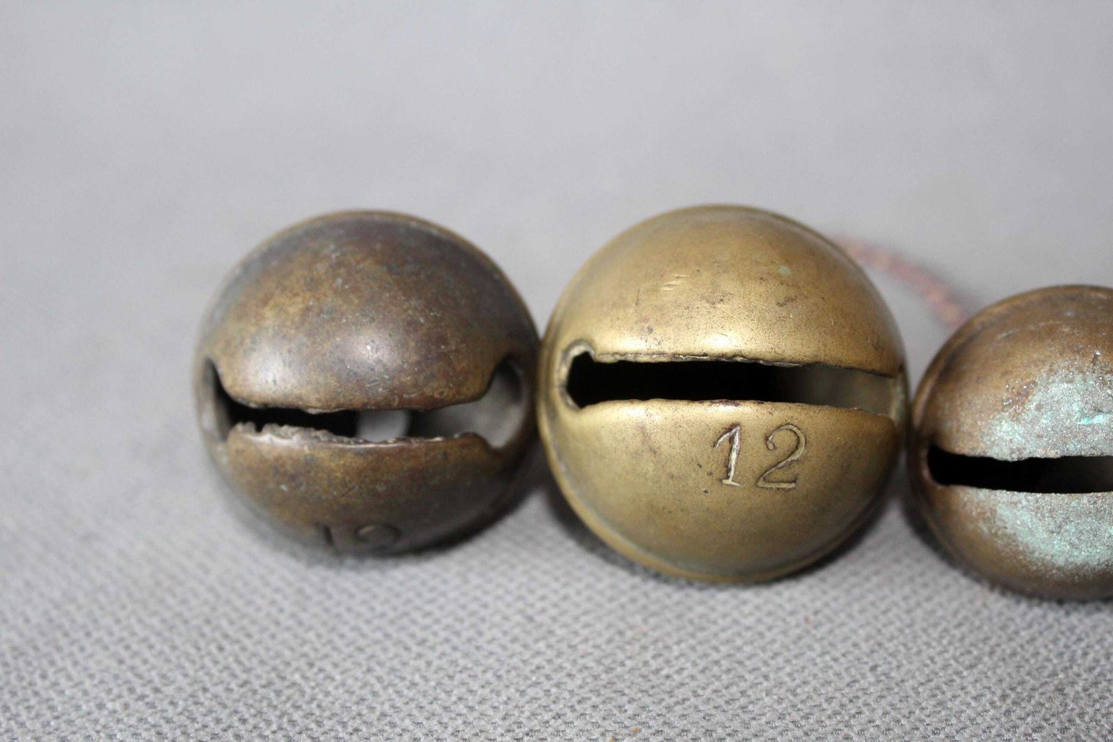 Lot de 5 clochettes grelot d'époque en cuivre et laiton, cloche française, grelot de traîneau, clochette de pêche, instrument, cloche crotale, cloche pour animaux photo buy