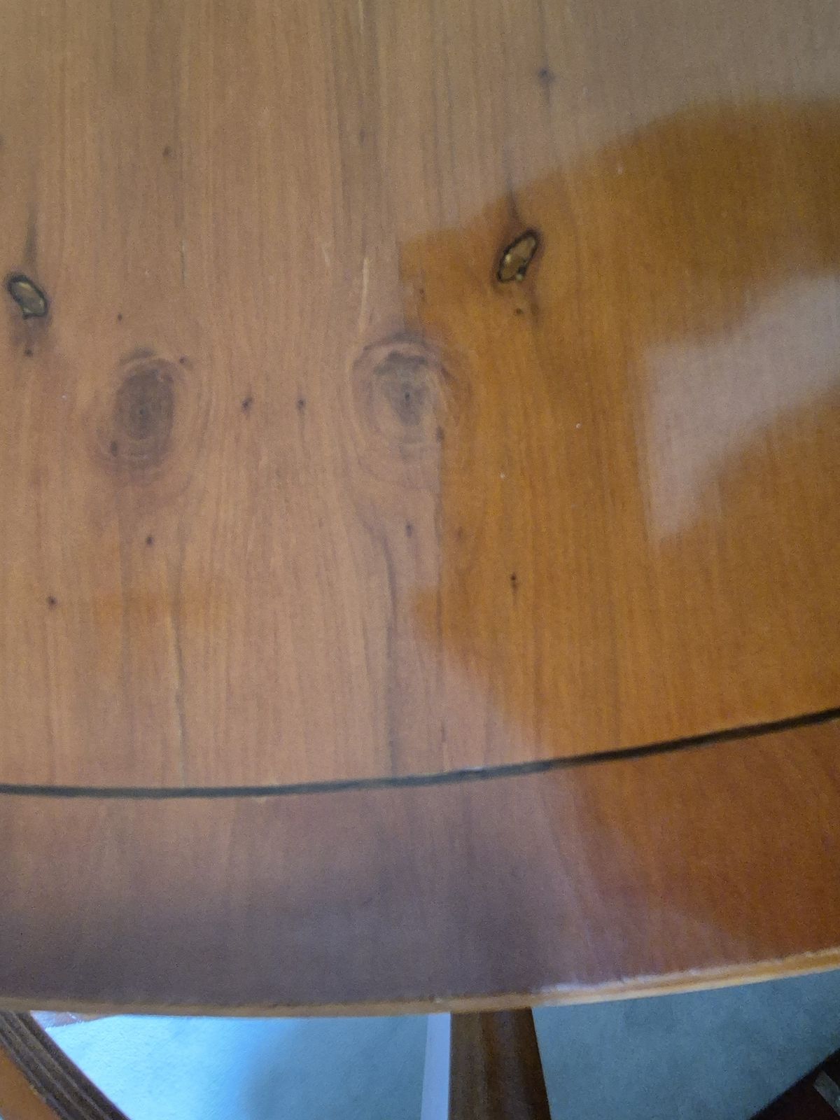Lexterten Round Dining Table And Four Chairs photo 140.0