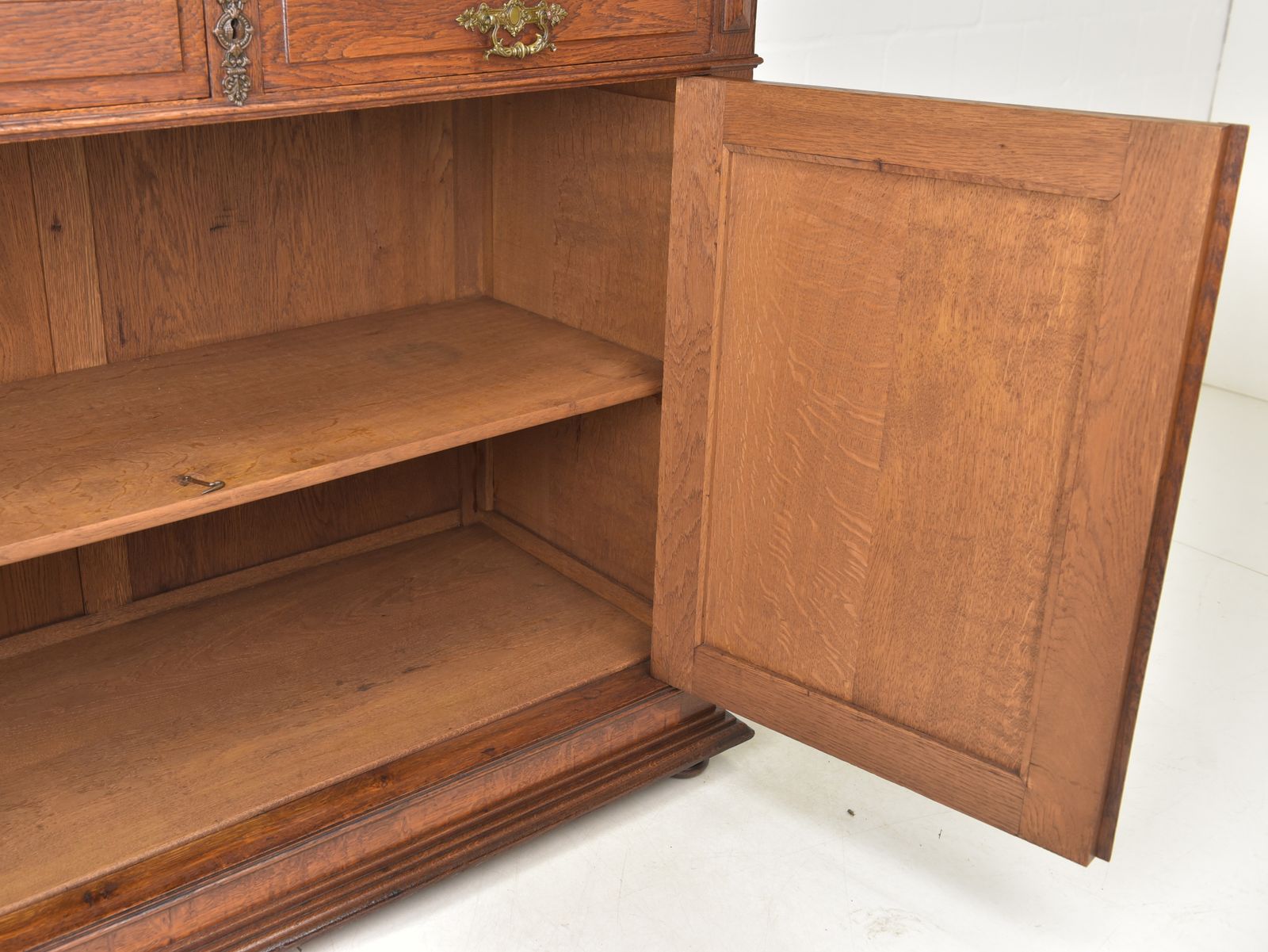 Antique! Restored Solid Oak Chest Of Drawers, Gründerzeit Period, Circa 1900. Cabinet/Sideboard. photo 986.0