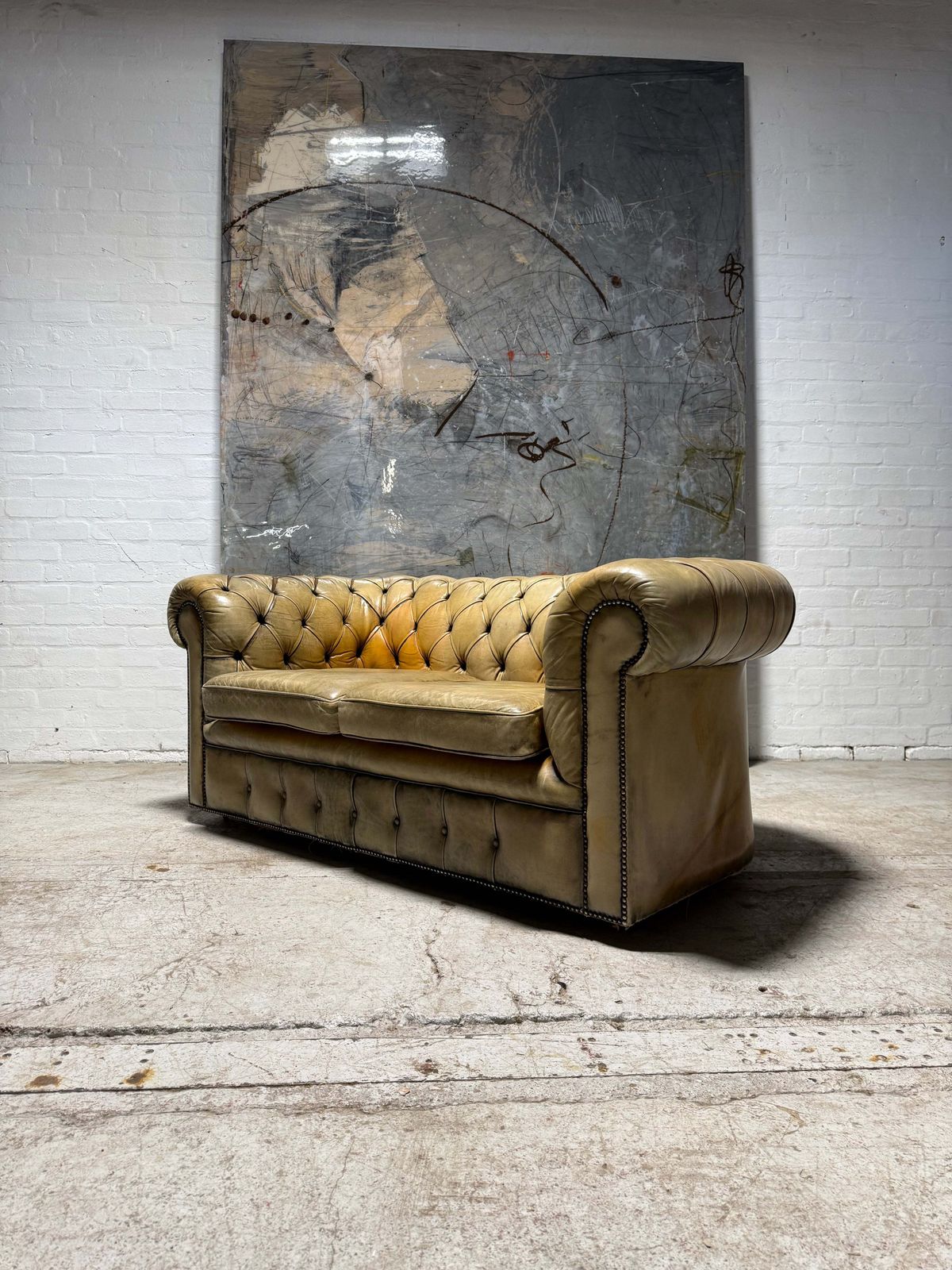 Excellent Midc Leather 2 Seater Chesterfield Sofa In Faded Hand Dyed Tans photo for sale