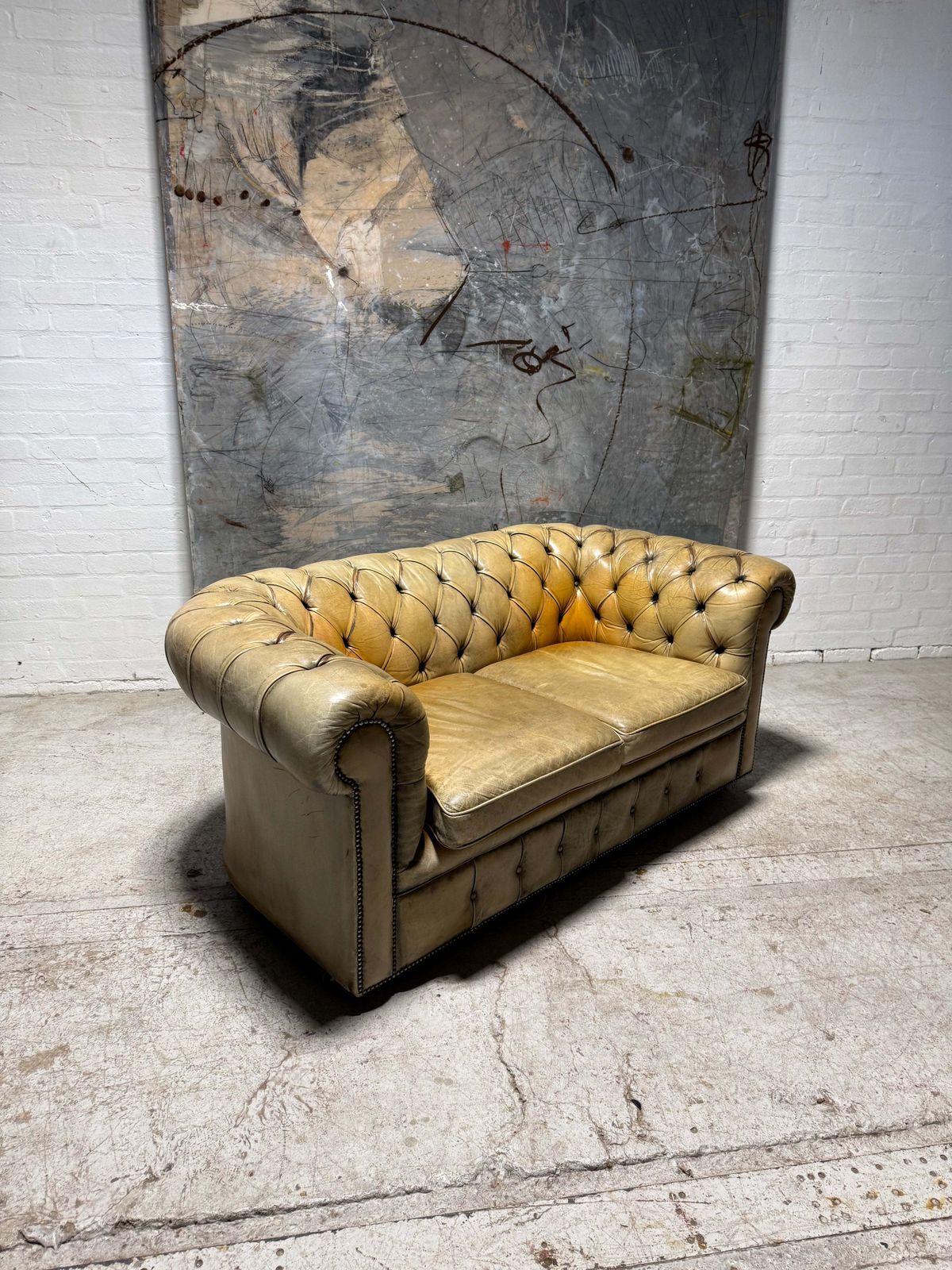 Excellent Midc Leather 2 Seater Chesterfield Sofa In Faded Hand Dyed Tans photo Furniture