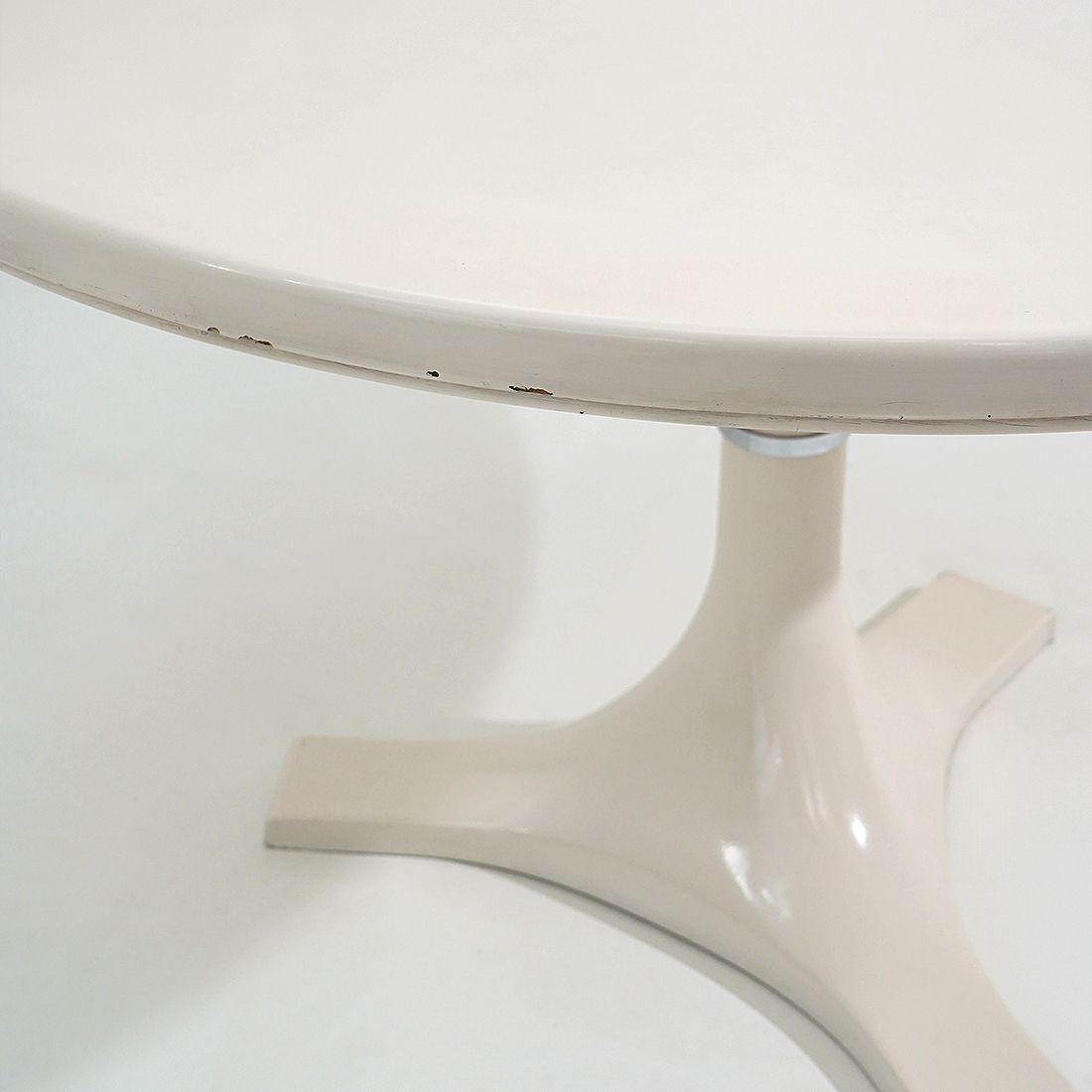 photo for sale Table With Central Leg By Ignazio Gardella For Kartell, 1970s