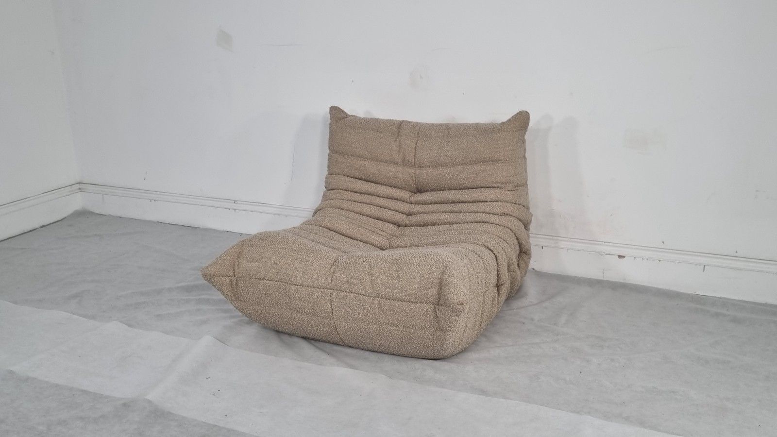 Ligne Roset Togo Chair In Honey Boucle In Excellent Condition photo Furniture