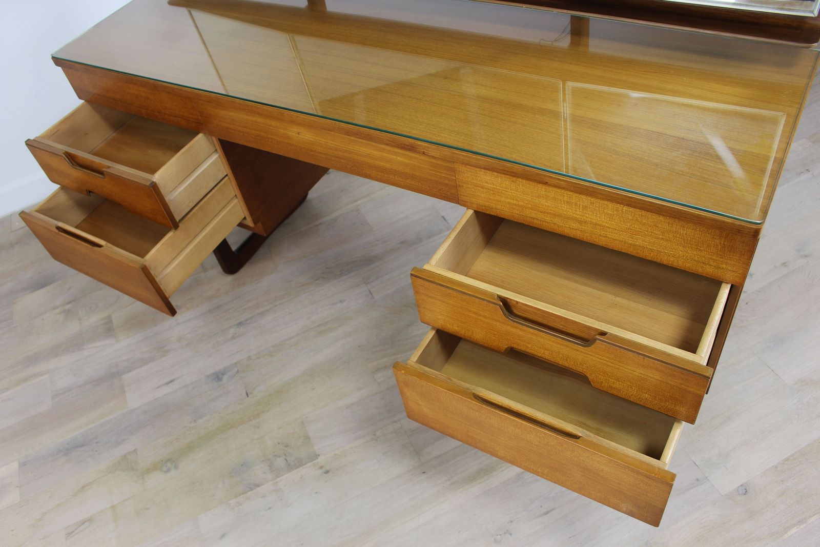 Uniflex Q Range Dressing Table By Gunther Hoffstead photo vintage