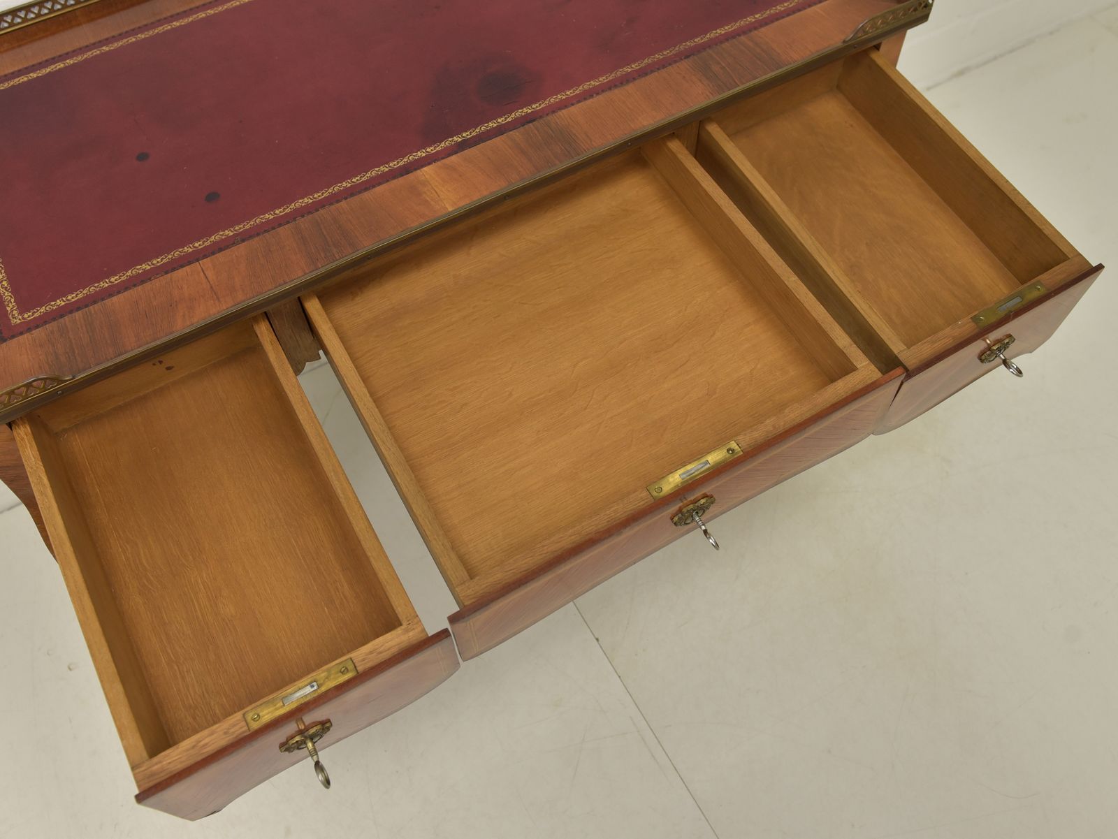 Antique! Restored Mahogany Ladies' Writing Desk, Louis XV Style / Art Deco Secretary photo vinterior