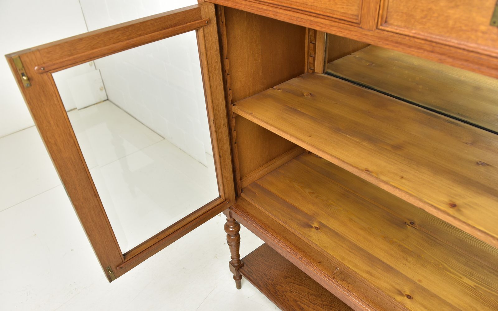 Antique! Restored Solid Oak Display Cabinet, Salon Cabinet, Vertiko, Art Nouveau photo vinterior