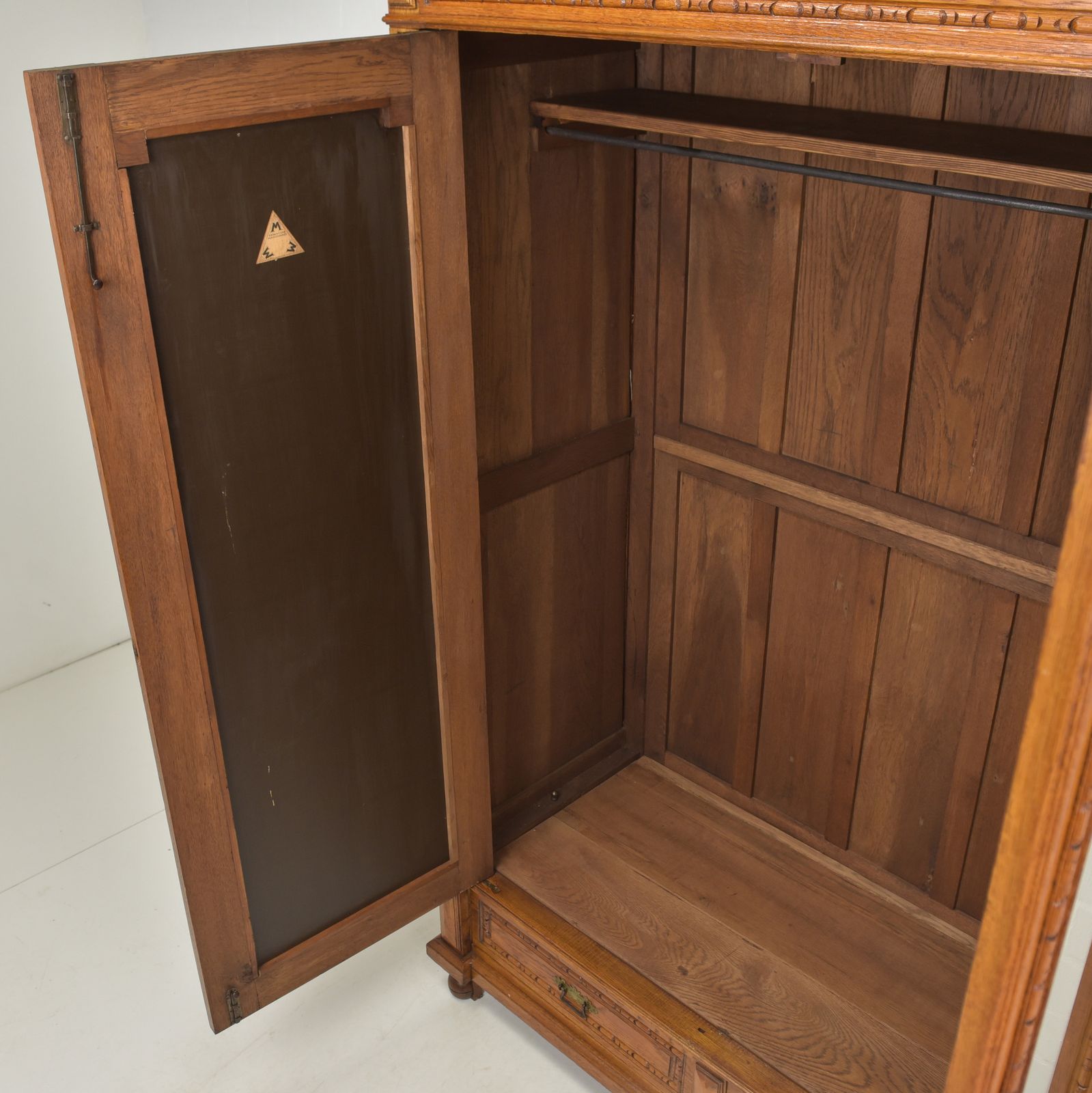 Antique! Restored Hall Wardrobe, Gründerzeit Period, Circa 1920, Solid Oak. photo Furniture