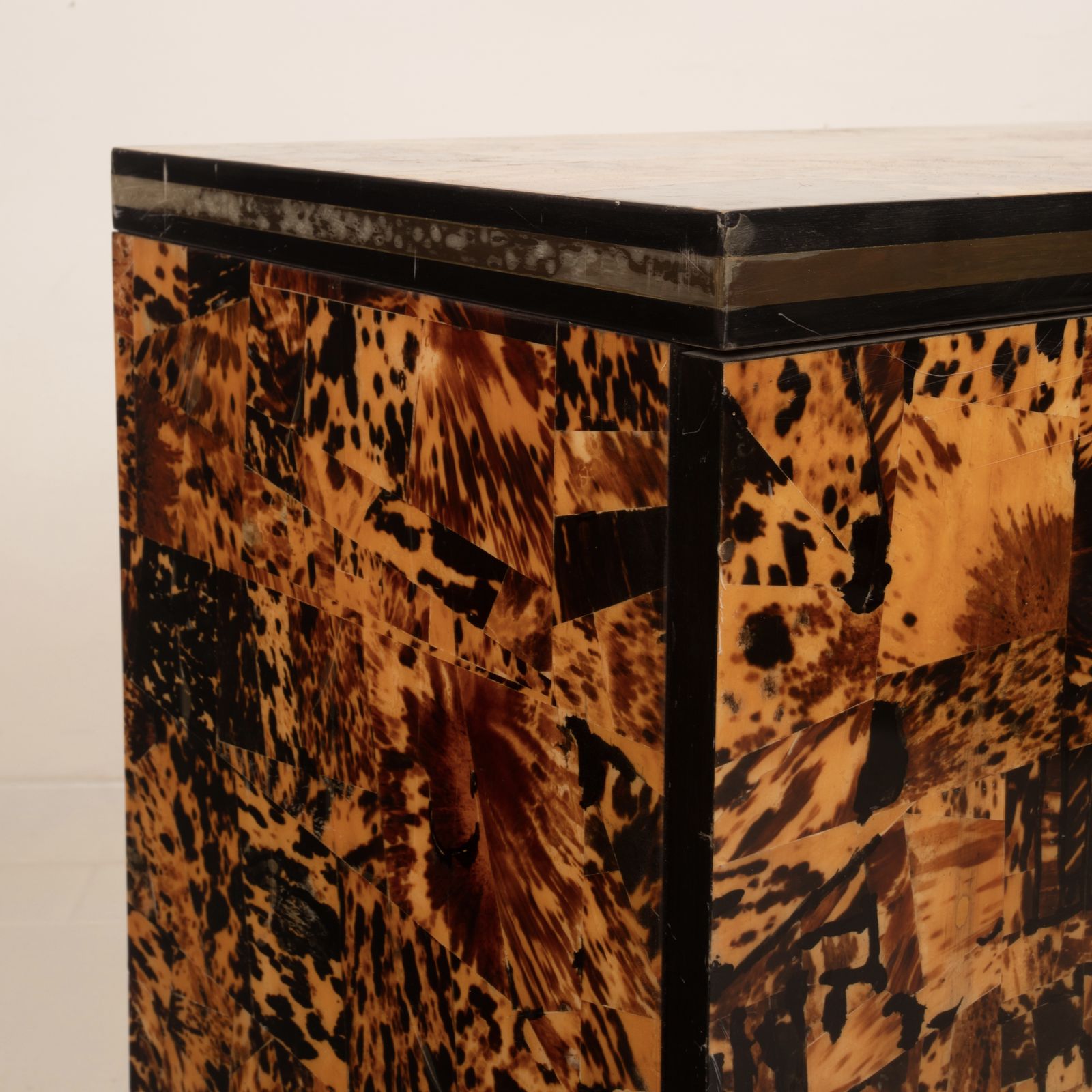 photo vintage Unique Tortoiseshell Cabinet By Roberto Jodice For Ottini Milano 1974