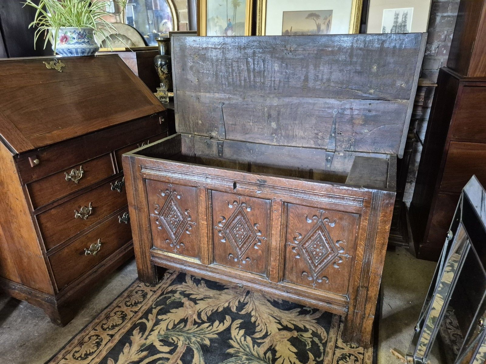 photo vinterior A Super & Generous 18th Century Three Plank Coffer Penny Hinge Top Carved Panels