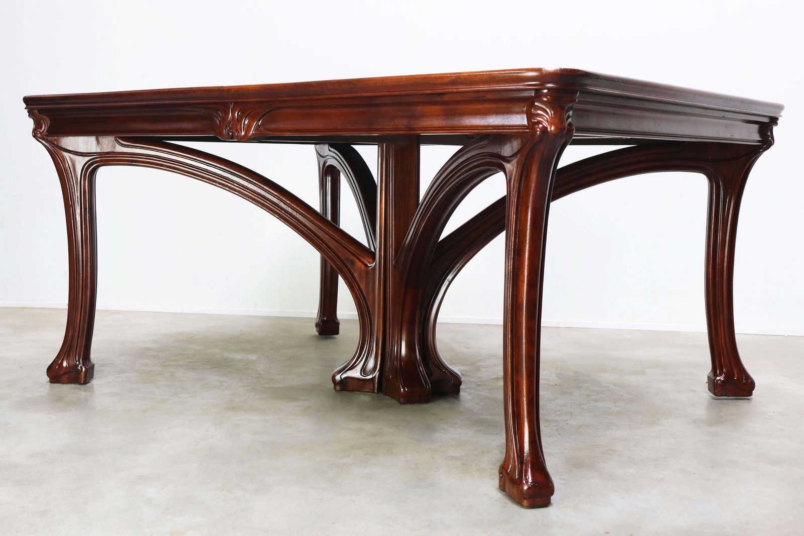 photo buy Table à manger Art Nouveau en acajou, par Eugène Gaillard pour Maison Bing, 1900