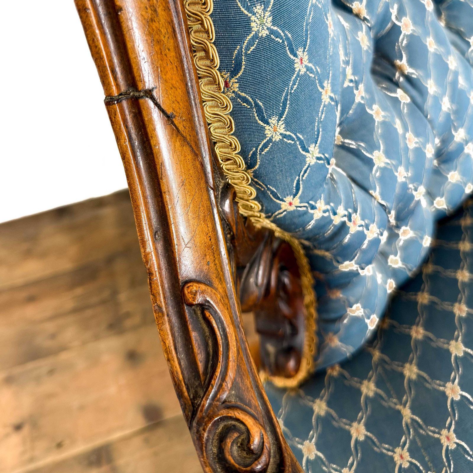 Antique Victorian Walnut Sofa Or Chaise | Antique Sofa | Antique Seating | Victorian Antiques | Victorian Armchair photo vintage