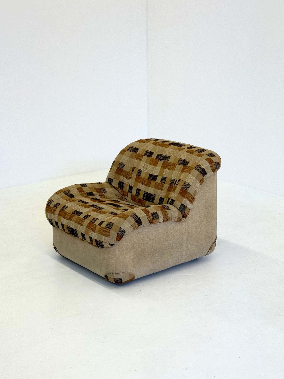 photo buy Vintage Caprice Armchairs By Henning Korch For Swan