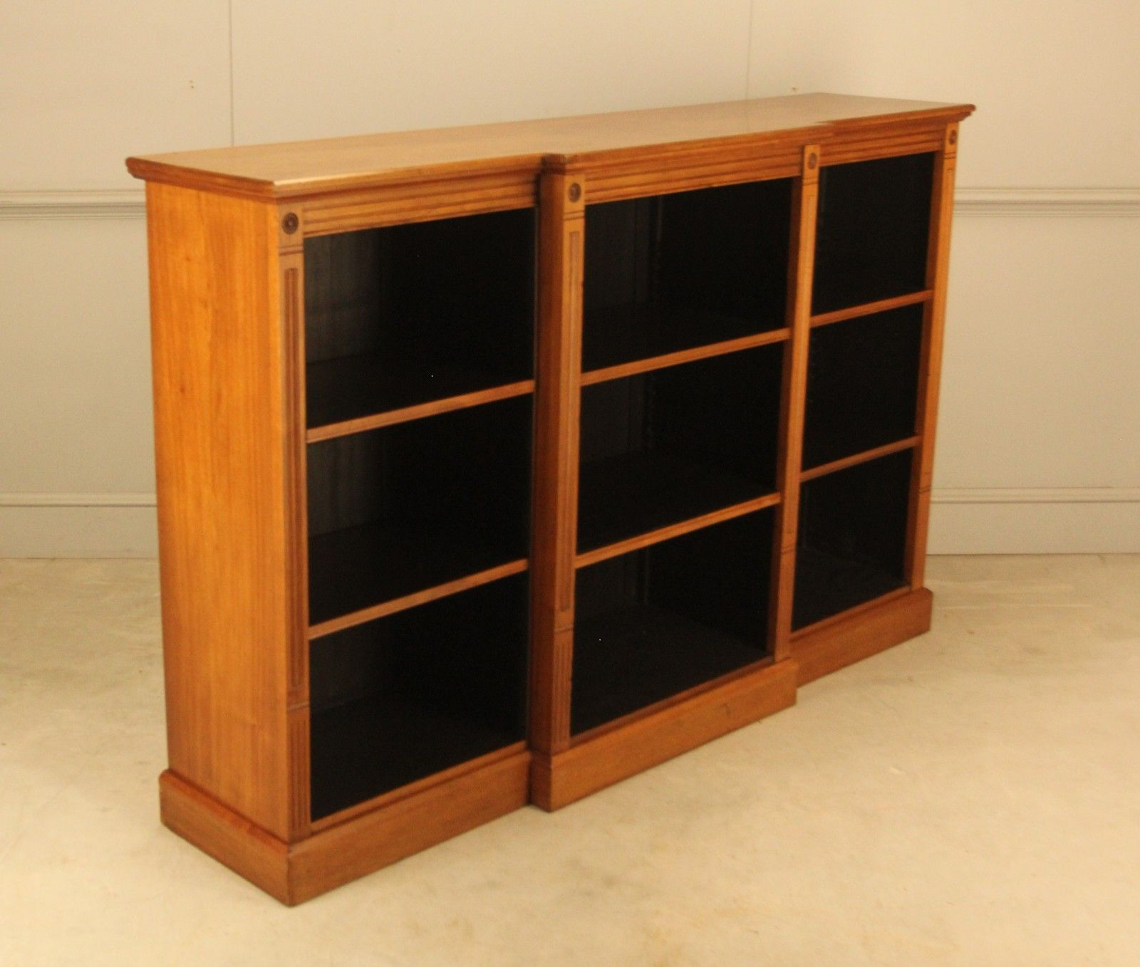 A Fine Pair Of Edwardian Mahogany Breakfront Open Bookcases photo 4750.0