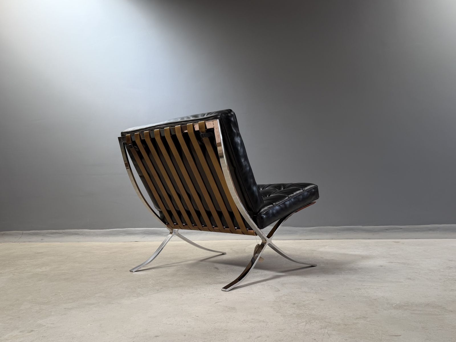 photo buy Barcelona Chair Leather Lounge Black Accent Chair Bauhaus Statement Armchair