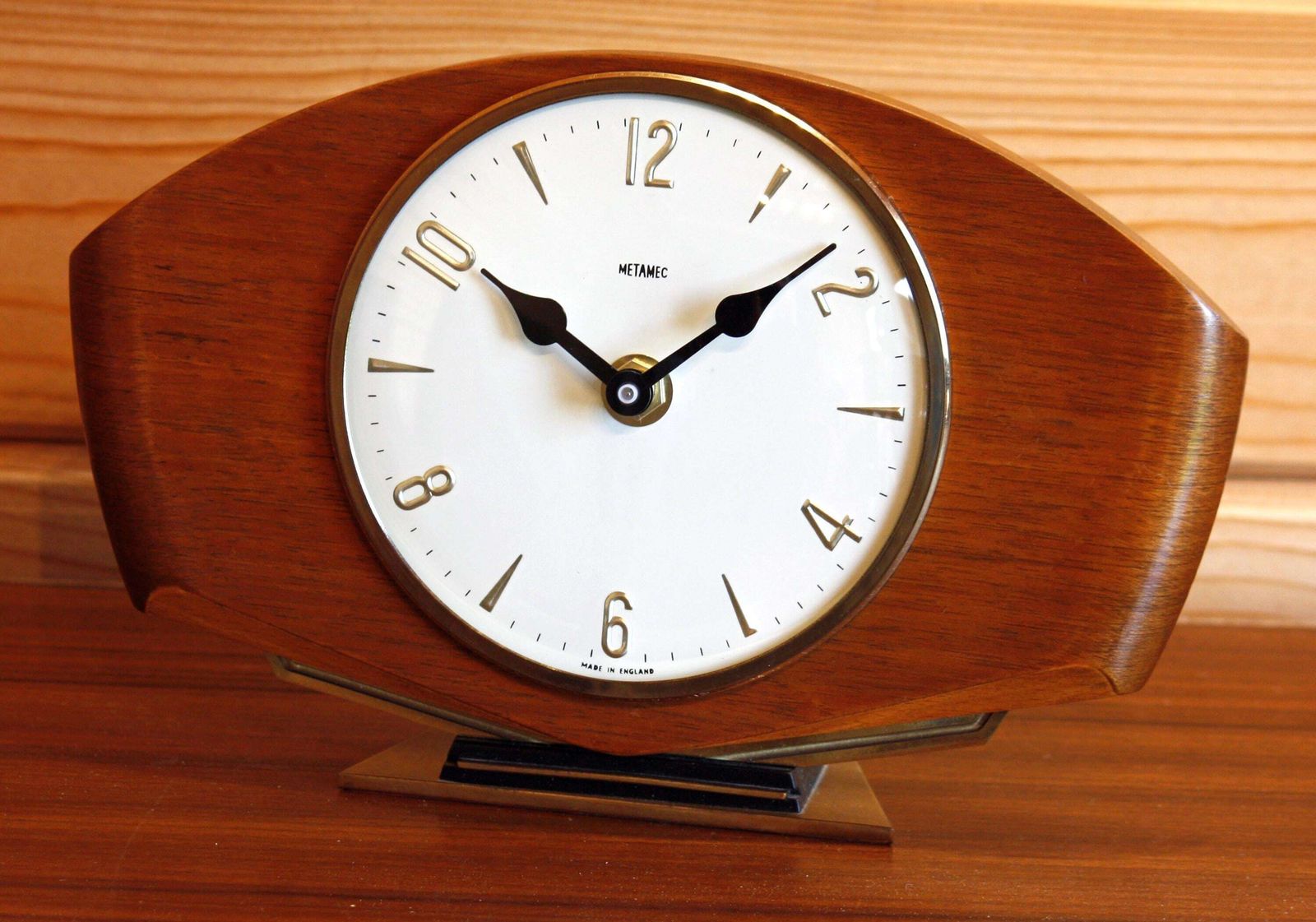 Vintage Metamec Mantel Clock   23cm Wooden Retro Mid Century Desk Clock Off The Wall Clocks