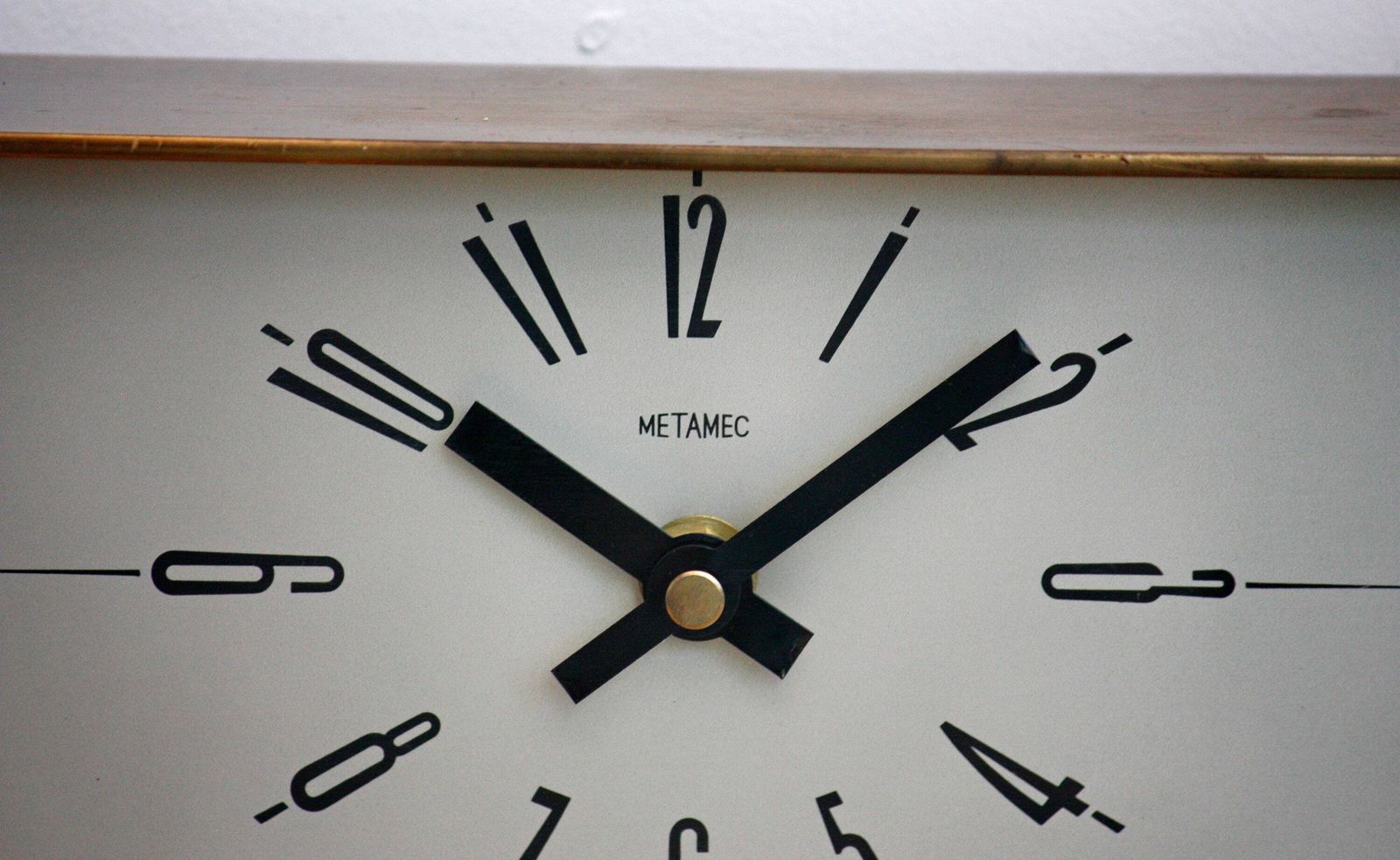 Vintage Metamec Mantel Clock   23cm Wooden Retro Mid Century 60s 70s Art Deco Desk Clock Off The Wall Clocks photo for sale