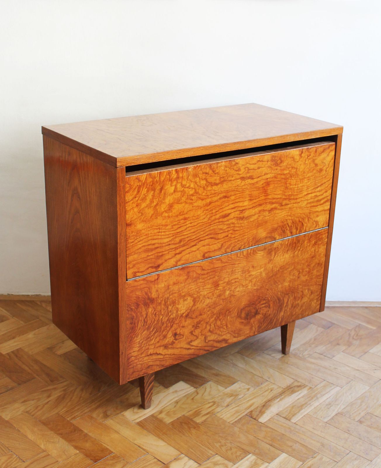 photo vinterior 1950s Dresser