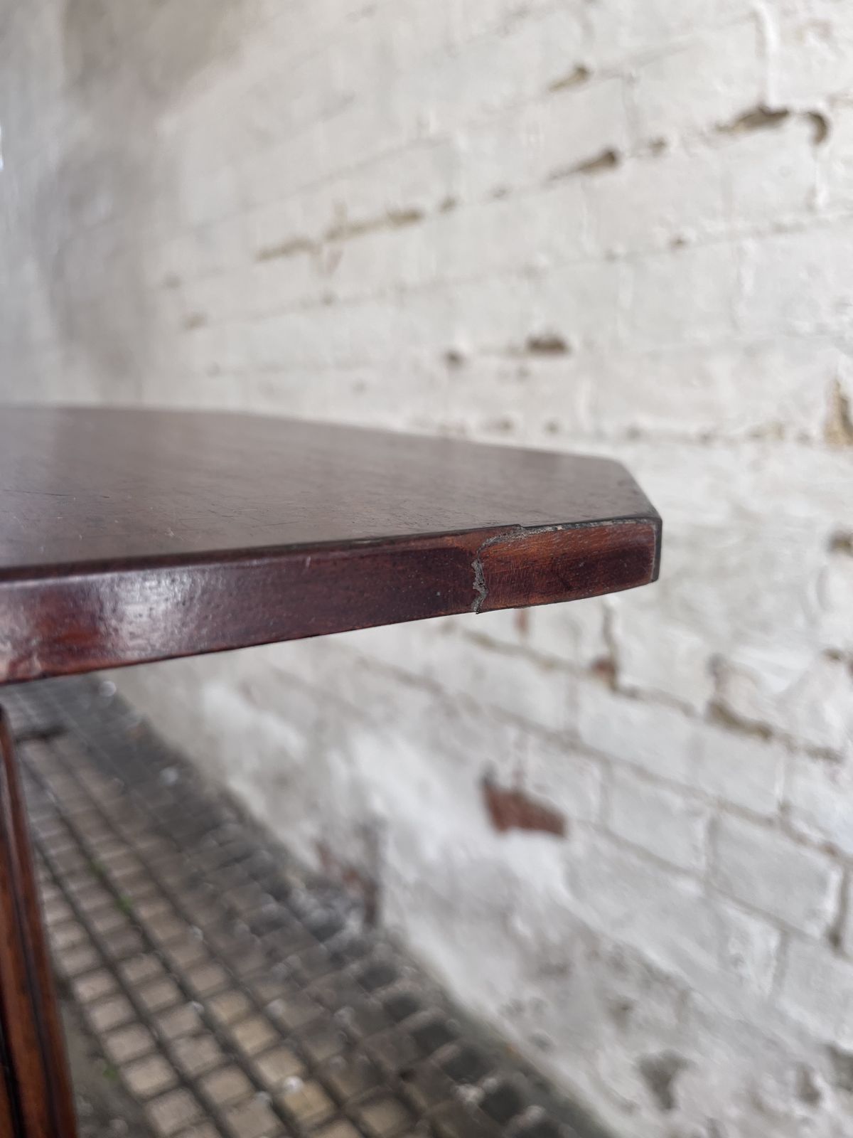 photo vinterior Elegant Matching Pair Of Regency Mahogany Side Tables