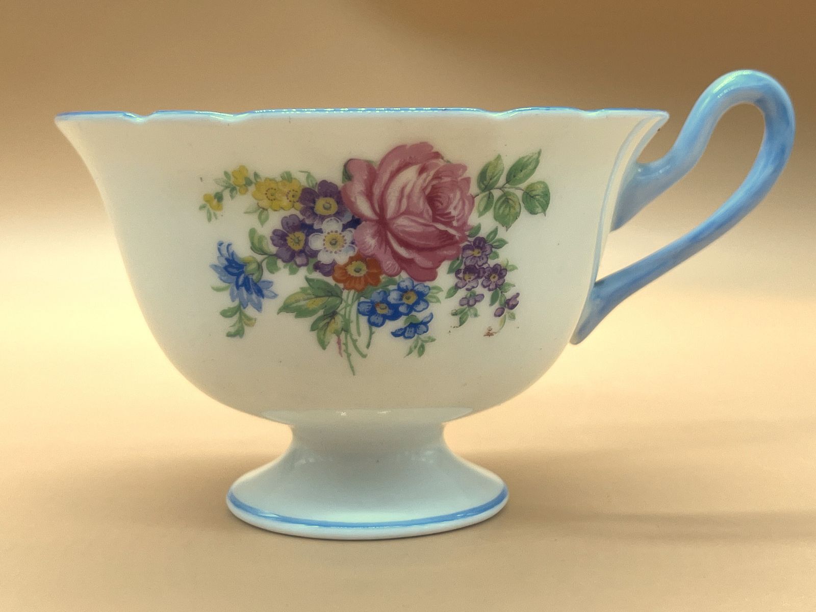 Vintage Shelley China Davies Tulip Blue Trim Gainsborough Shape Tea Cup And Saucer Duo. C1950. 2267. photo vinterior