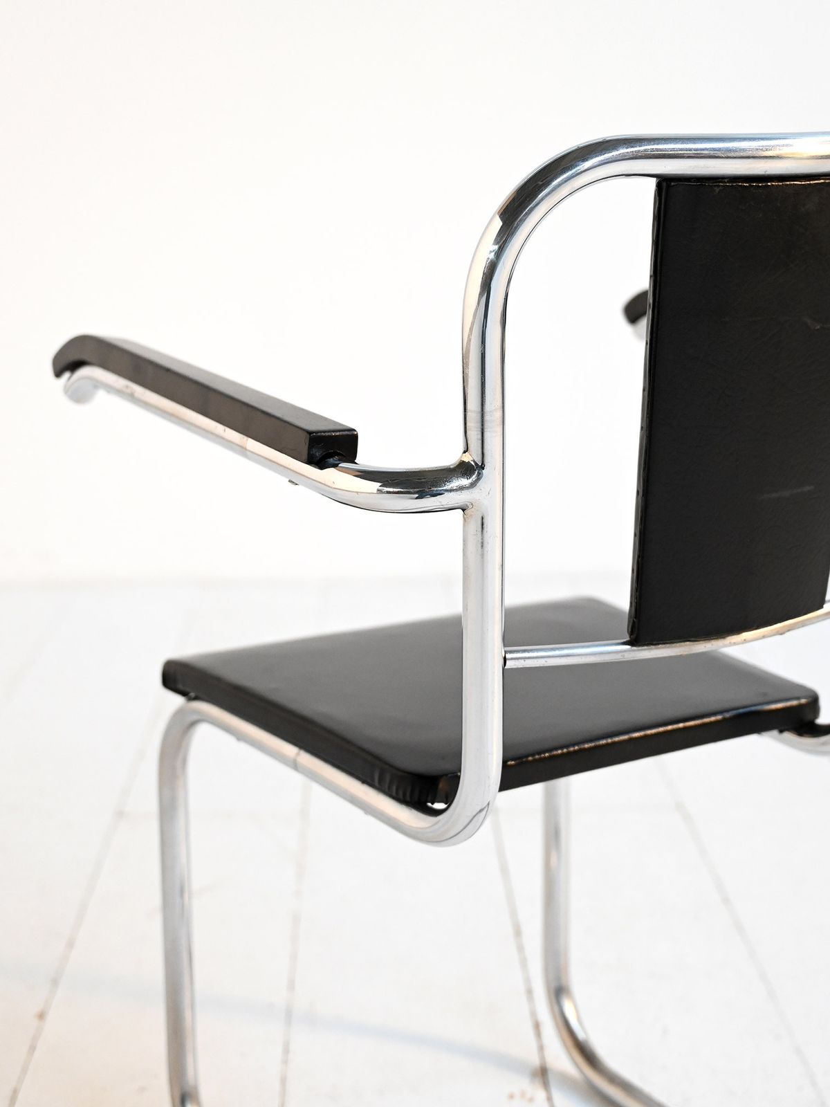 Scandinavian Cantilever Armchair In Bauhaus Style, 1930s photo 400.0