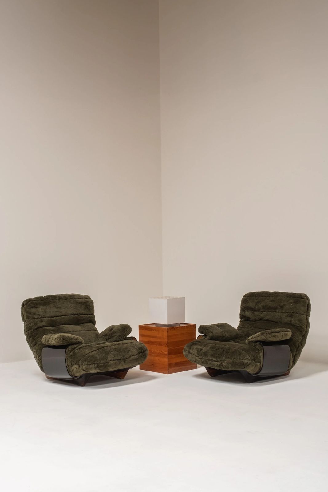 photo vintage Marsala Lounge Chairs By Michel Ducaroy For Ligne Roset (Price Per Piece)