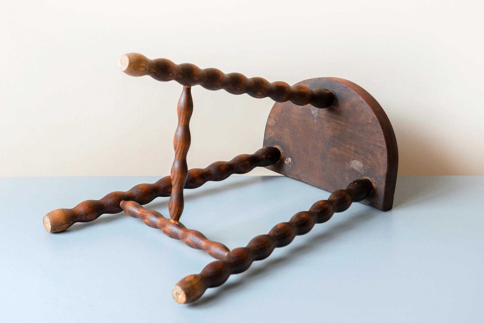 photo furniture Vintage Wooden Milking Stool With Turned Bobbin Legs – Rustic Farmhouse Plant Stand
