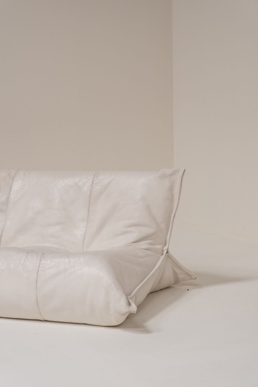 Yoko 3 Seater Sofa By Michel Ducaroy For Ligne Roset, Original White Leather, 1970s photo Furniture