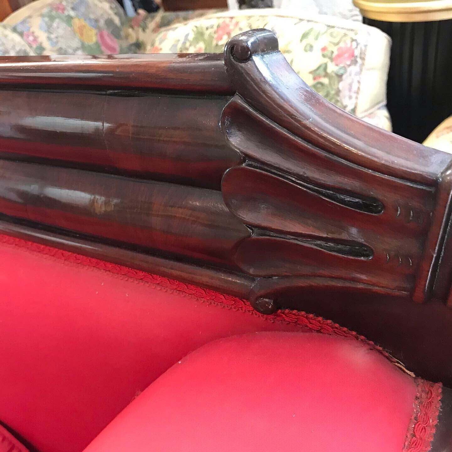 photo vinterior Victorian 3 Seater Mahogany Sofa With Curved Ends, Lions Paw Feet. Stunning!!