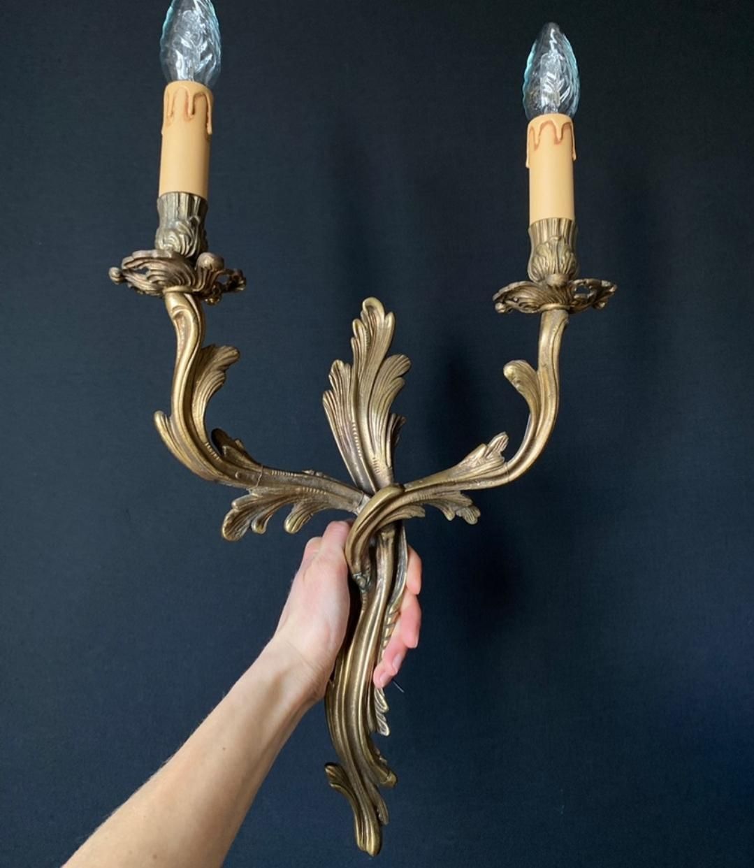 Luminaires Hors taxes pour les États-Unis. Paire d'appliques murales d'époque en bronze photo
