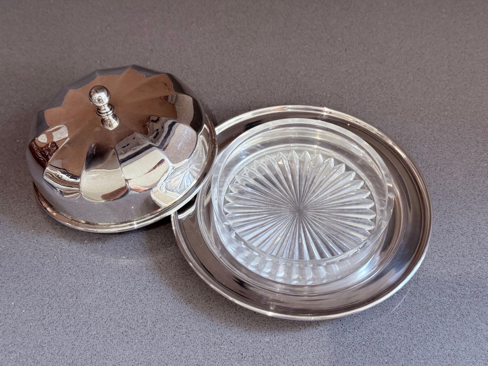 Beurrier d'époque en argent avec insert en verre, service de table de luxe, plat à caviar photo Décoration